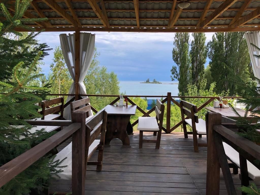 Отель Altyn Bulak Issyk Kul Lakeside Resort, Алтын Булак Иссык Куль Baetovka 